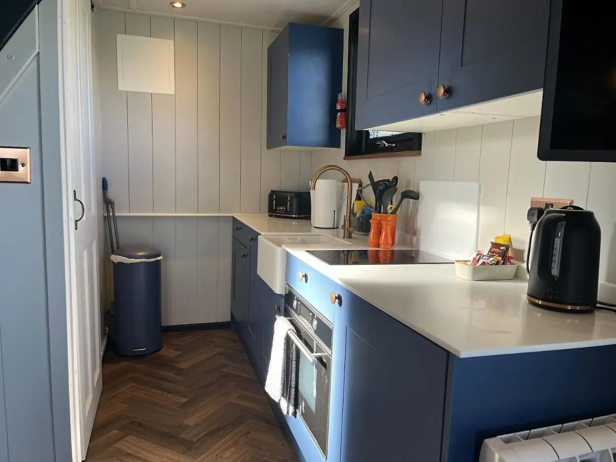 Warren Farm Retreat - Pod 1, Pod 2, And The Lodge By Ssw Cardiff 0*,