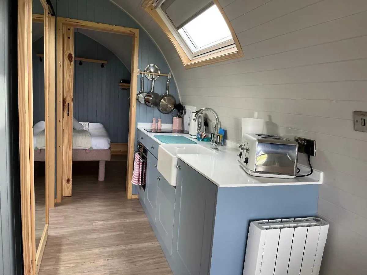 Semesterbostad Warren Farm Retreat - Pod 1, Pod 2, And The Lodge By Ssw Cardiff