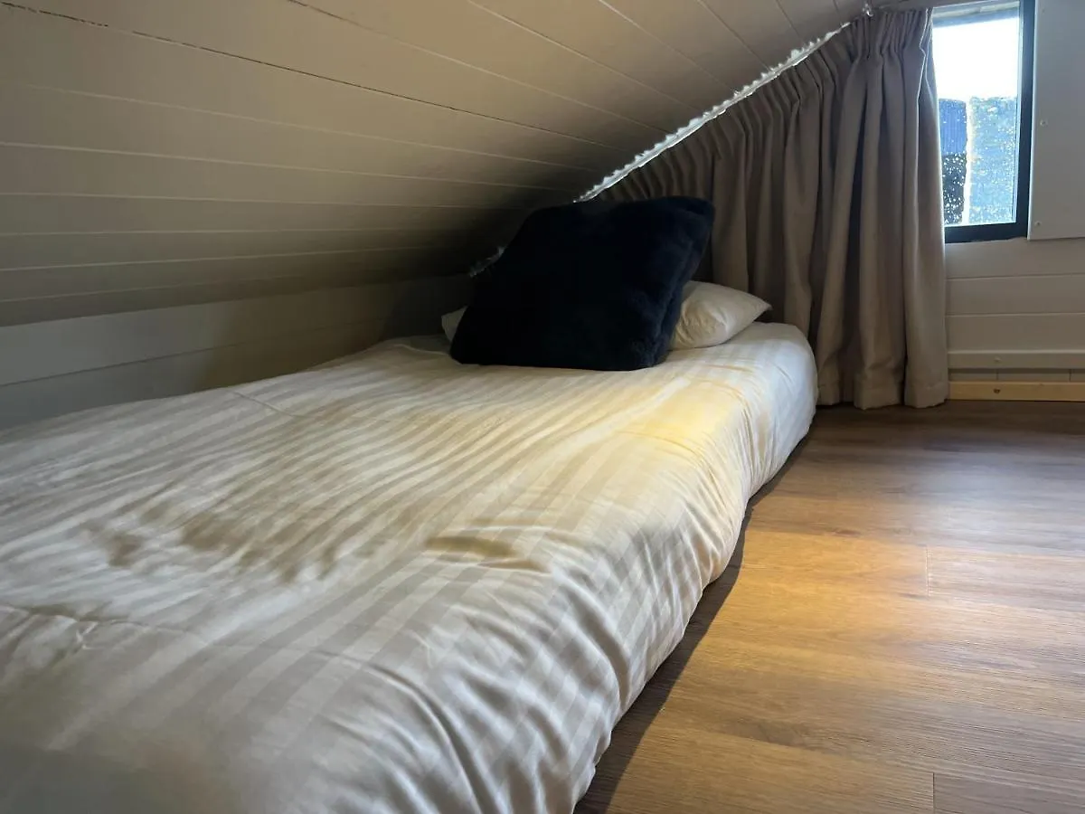 Warren Farm Retreat - Pod 1, Pod 2, And The Lodge By Ssw Cardiff 0*,