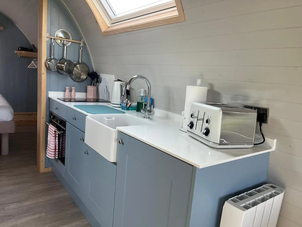 Warren Farm Retreat - Pod 1, Pod 2, And The Lodge By Ssw Cardiff 0*,  Storbritannien