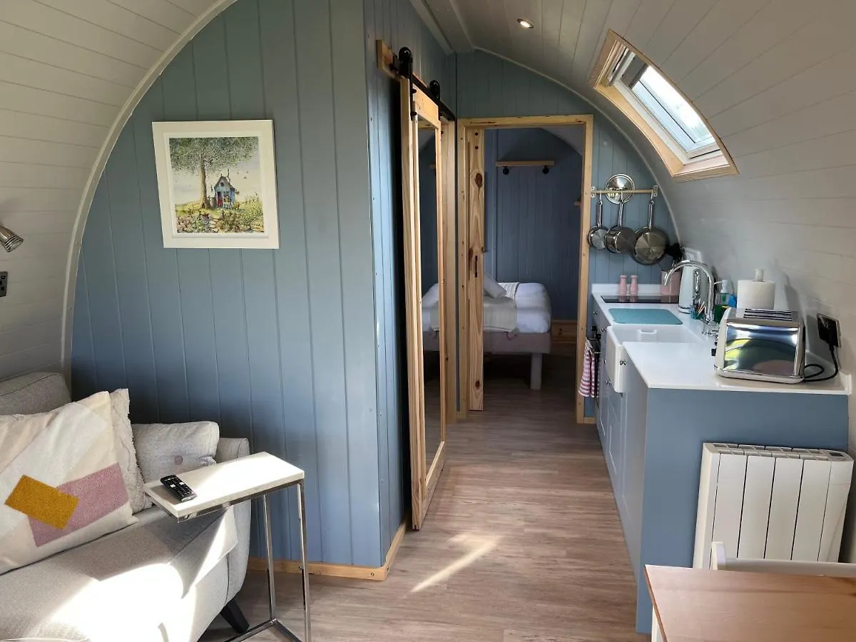 Semesterbostad Warren Farm Retreat - Pod 1, Pod 2, And The Lodge By Ssw Cardiff